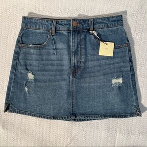 francesca’s / distressed blue jean mini skirt size small womens